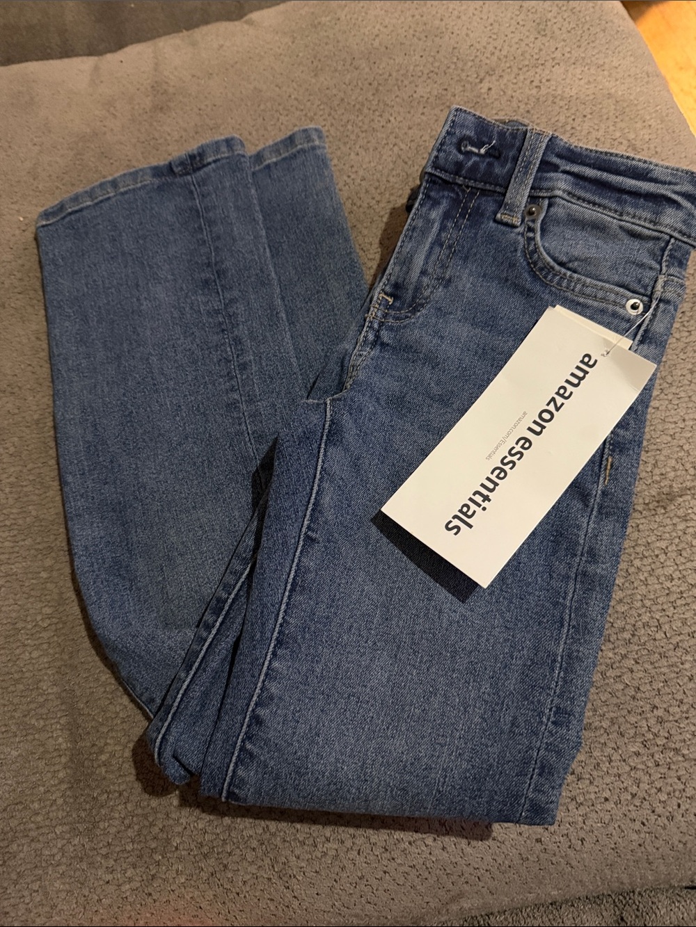 Amazon Essentials kids Mid Wash Straight-Leg Jeans bootcut. 8 slim